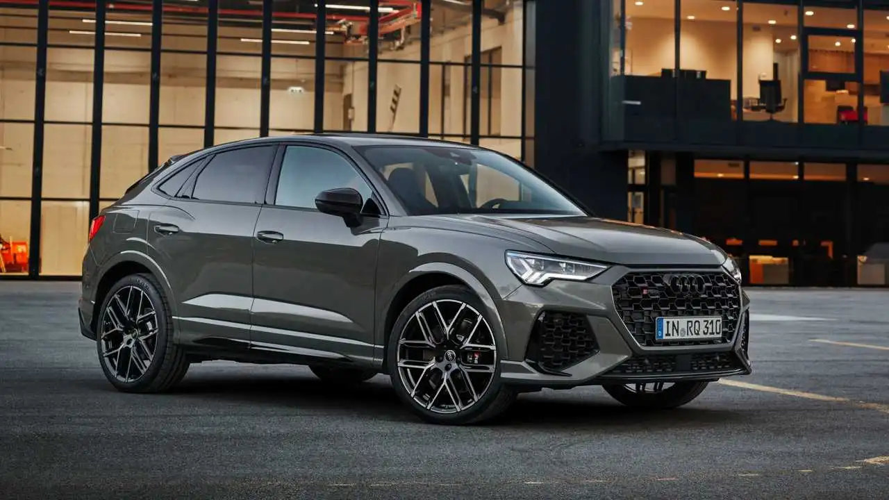 L'édition 2023 de l'Audi RS Q3 de 10 ans pousse le bébé SUV à ses limites.