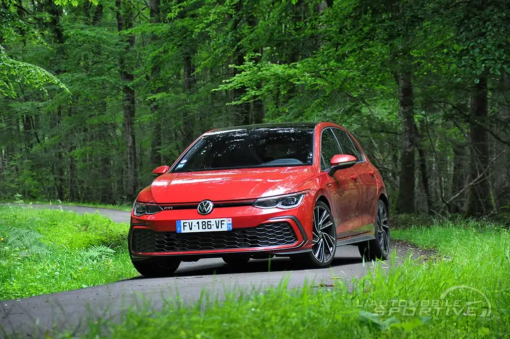 La Volkswagen Golf GTI - Une trappe qui commande chaque courbe